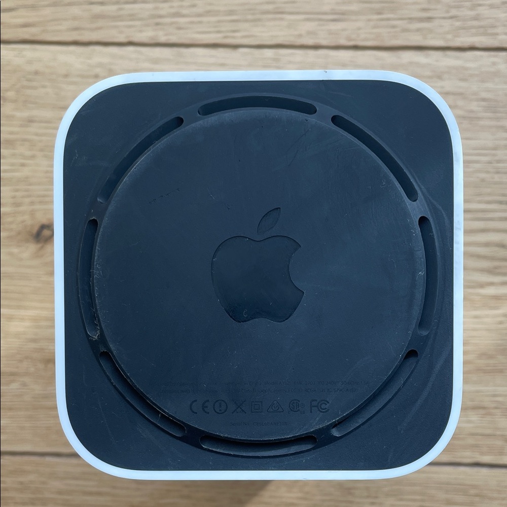Apple AirPort Extreme Wireless Router with Cable (High Speed Ethernet hub) - 1GB - Picture 5 of 8